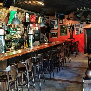 Emas Pub