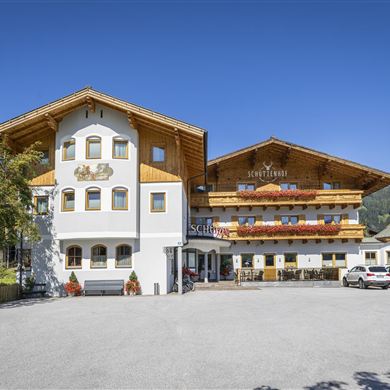 Schützenhof-Außenansicht-Sommer