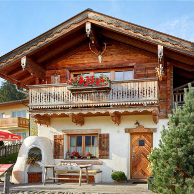 Experience unforgettable days in our lovingly designed chalet in the heart of the Alps. Surrounded by lush green meadows, dense forests, and fresh mountain air, you will find a place of tranquility and coziness – ideal for nature lovers, families, and those seeking relaxation. Our charming cabin combines traditional alpine style with modern comfort. Enjoy your breakfast on the sunny terrace, relax in a lounge chair, or end the day with a glass of wine. Whether it's a summer vacation filled with