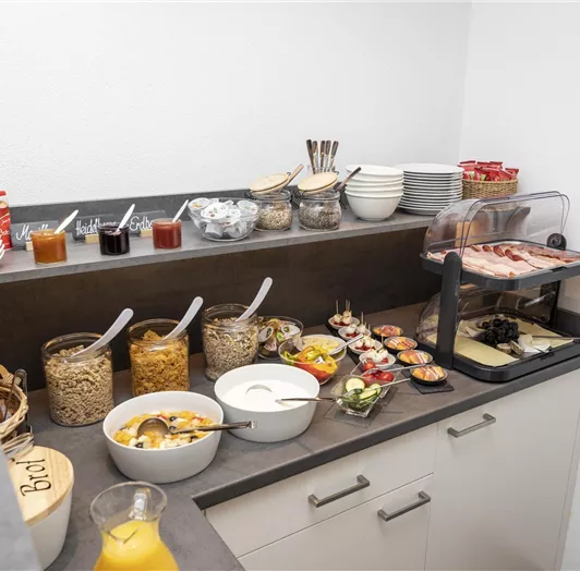 ... mit einem reichhaltigen Frühstück!