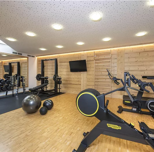 Der neue Fitnessraum ist mit den besten Technogym-Geräten ausgestattet.