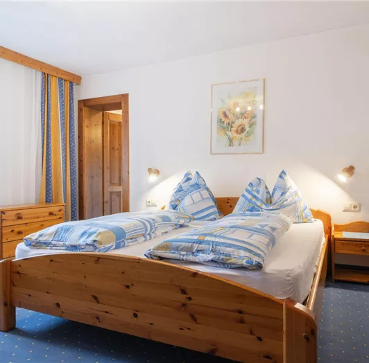 10 - 3-Raum App. Zimmer 2