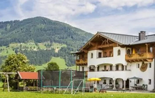 20170614_ThurnhofAussen_078-HDR-Pano_klein