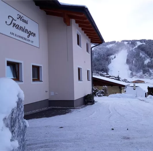 Haus Traninger mit Blick auf die Schipiste