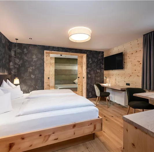 Junior Suite in the Hotel Tirolerhof with a separate sleeping area.