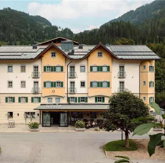 Außenansicht Haupthaus Reslwirt Sommer