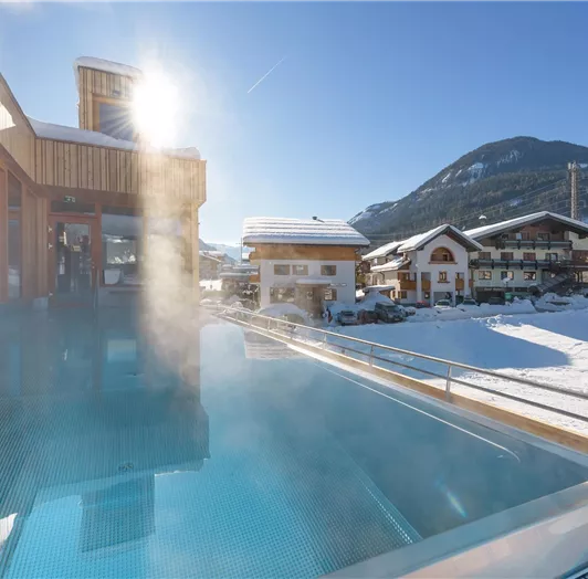 Infinty Außenpool (16+) im Hotel Tirolerhof in Flachau.