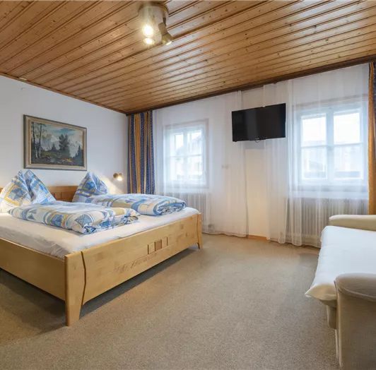 6 - 3-Raum App. Zimmer 1