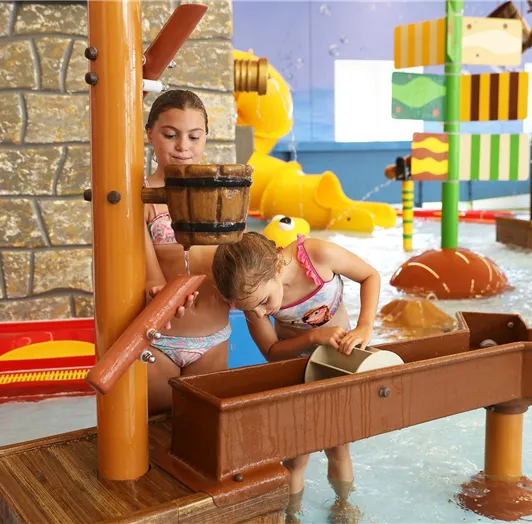 Kinderspielbereich-Schwimmbad-Indoor