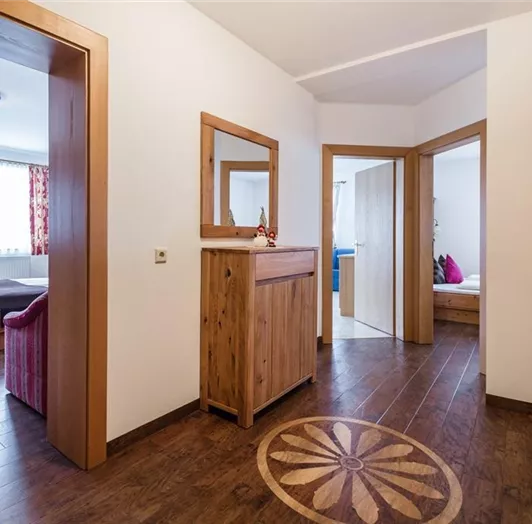 8 Vorraum Garderobe