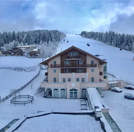 AB3CFECC-EC22-4F7B-8B6C-E3BB4341E87A