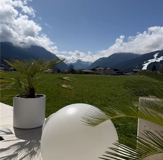 AlpenSkySuiteFlachau_Aussicht_Terrasse