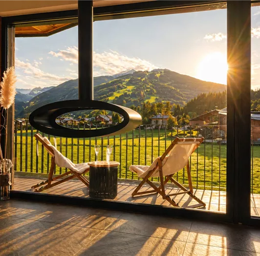 AlpenSkySuiteFlachau_Wohnbereich_Aussicht_Sonnenun