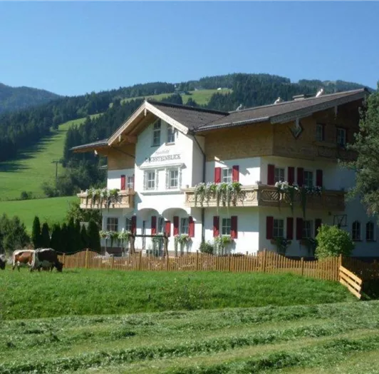 Aparthotel_Dachsteinblick_im_Sommer