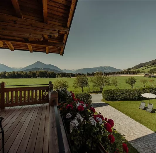 apartment-gret-flachau-balkon-blick-garten-gross