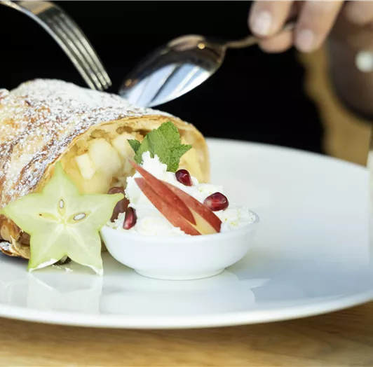 Apfelstrudel_Hände