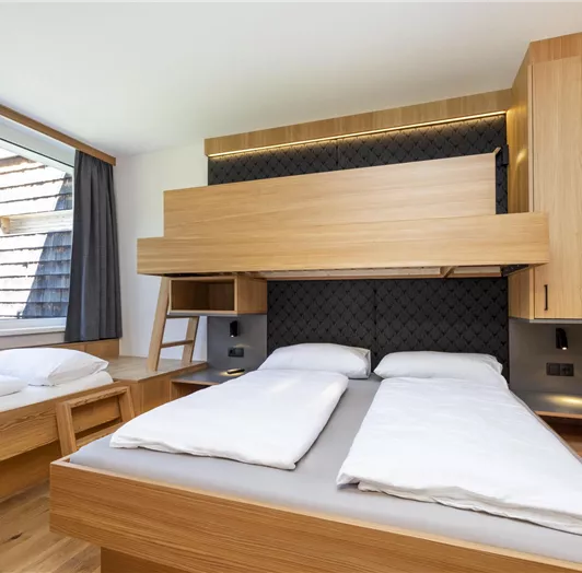 App 1,  Schlafzimmer 2 mit  4 Betten