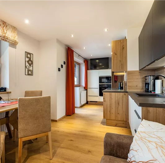 app-2-wohnkueche-esstisch