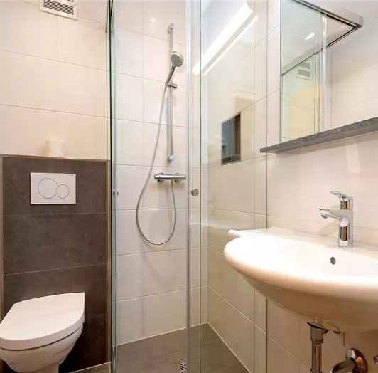 App 6 Dusche/WC