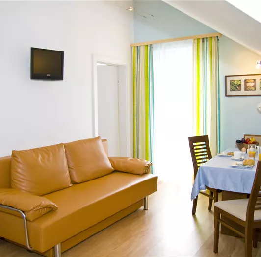 Wohnküche mit Ausziehcouch