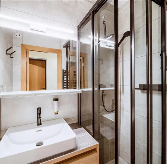 Das Badezimmer im Appartement "Oktett"