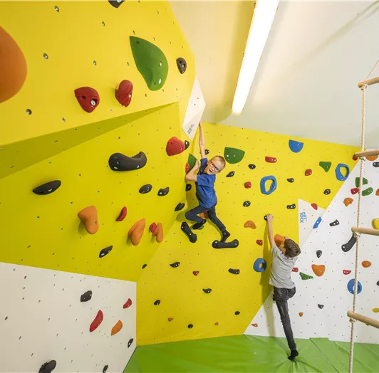Im Tirolerhof "Dörfl" findet man auch einen eigenen Boulder-Raum.
