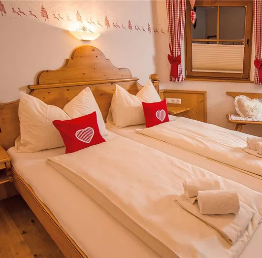 chalet-flachau-neben-piste-ferienhaus-edelweiss-3