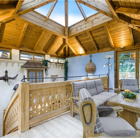 Die "schöne Aussicht" ist ein kleiner Wintergarten im Tirolerhof-Dörfl, von welchem man einen wunderschönen Blick auf den Hausberg hat.