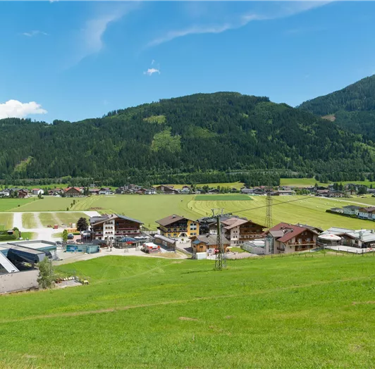 Die traumhafte Lage vom Hotel DIE BERGQUELLE in Flachau