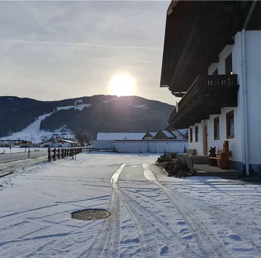 Direkte Sicht zum Skilift, Supermarkt & Tankstelle