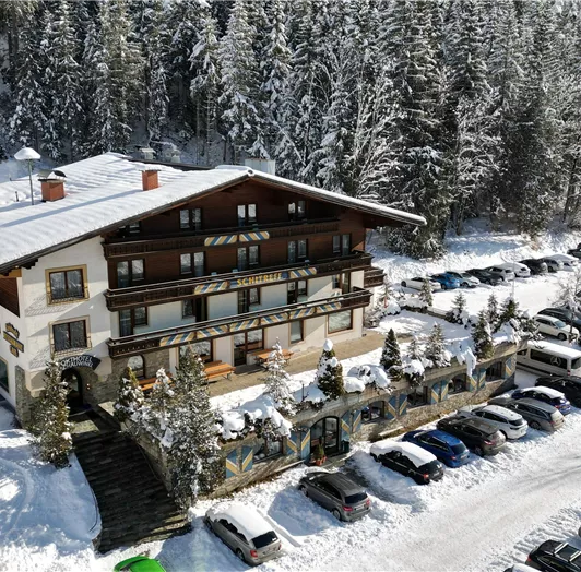 Sporthotel_Parkplatz_Winter_2