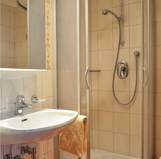 doppelzimmer-bad-dusche-wc