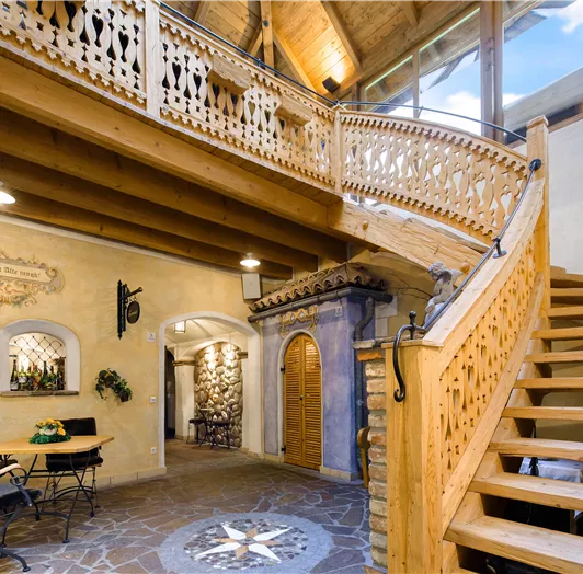 Verbindungsgang "Dörfl" welches die 3 Gebäudetrakte miteinander verbindet.