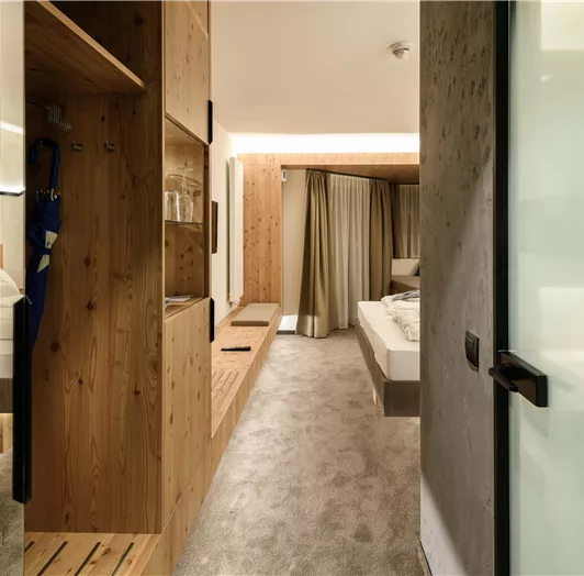 Double casual west plus