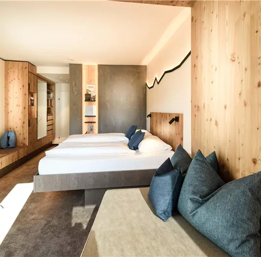 Double casual west plus