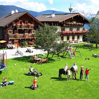 Ederbauer - Haus im Sommer