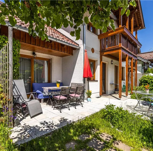 Ferienhaus Waldsicht__Terrasse, Garten