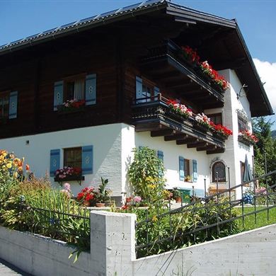 Fernblick - Haus im Sommer