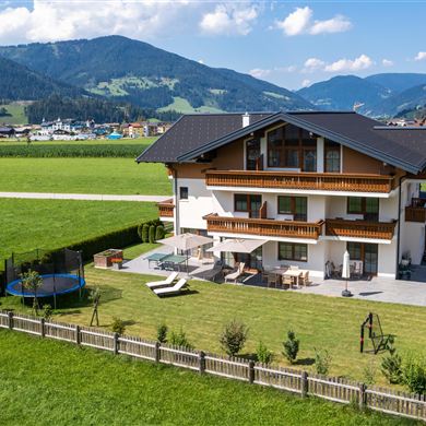 House with garden and terace