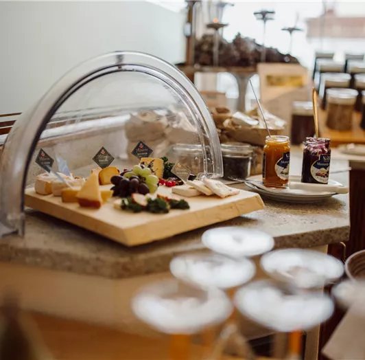A regional, hearty and sweet breakfast buffet with cheese, fruit, and jam. Glasses and culinary delights at Hotel Lisa in Flachau