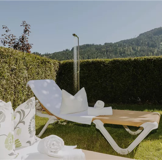 Garten mit Außendusche