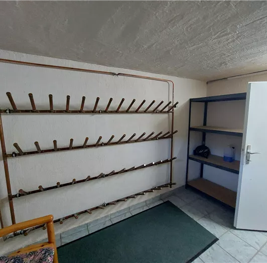 Geräumiger Skikeller mit Schuhtrockner