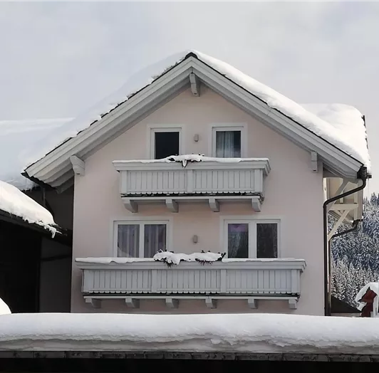 Vorderansicht Haus Diamant Winter