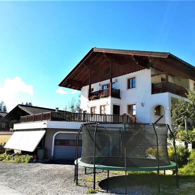 Haus Huber mit großem Trampolin