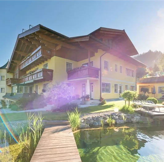 haus-sommer-ansicht-mit-schwimmteich-02-gross