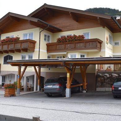 Hausansicht neu Sommer