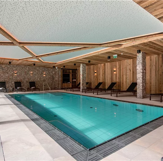 Hotel-Pool_ACT4985-HDR-Bearbeitet