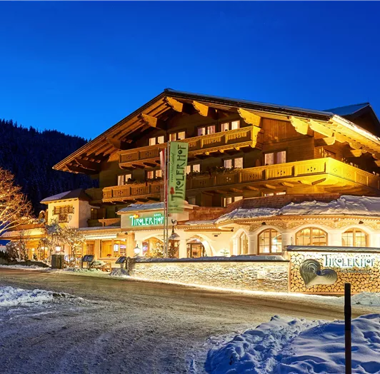 Hotel Tirolerhof - Haus im Winter