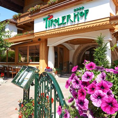 Außenansicht de Hotel Tirolerhof in Flachau