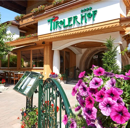 Außenansicht de Hotel Tirolerhof in Flachau